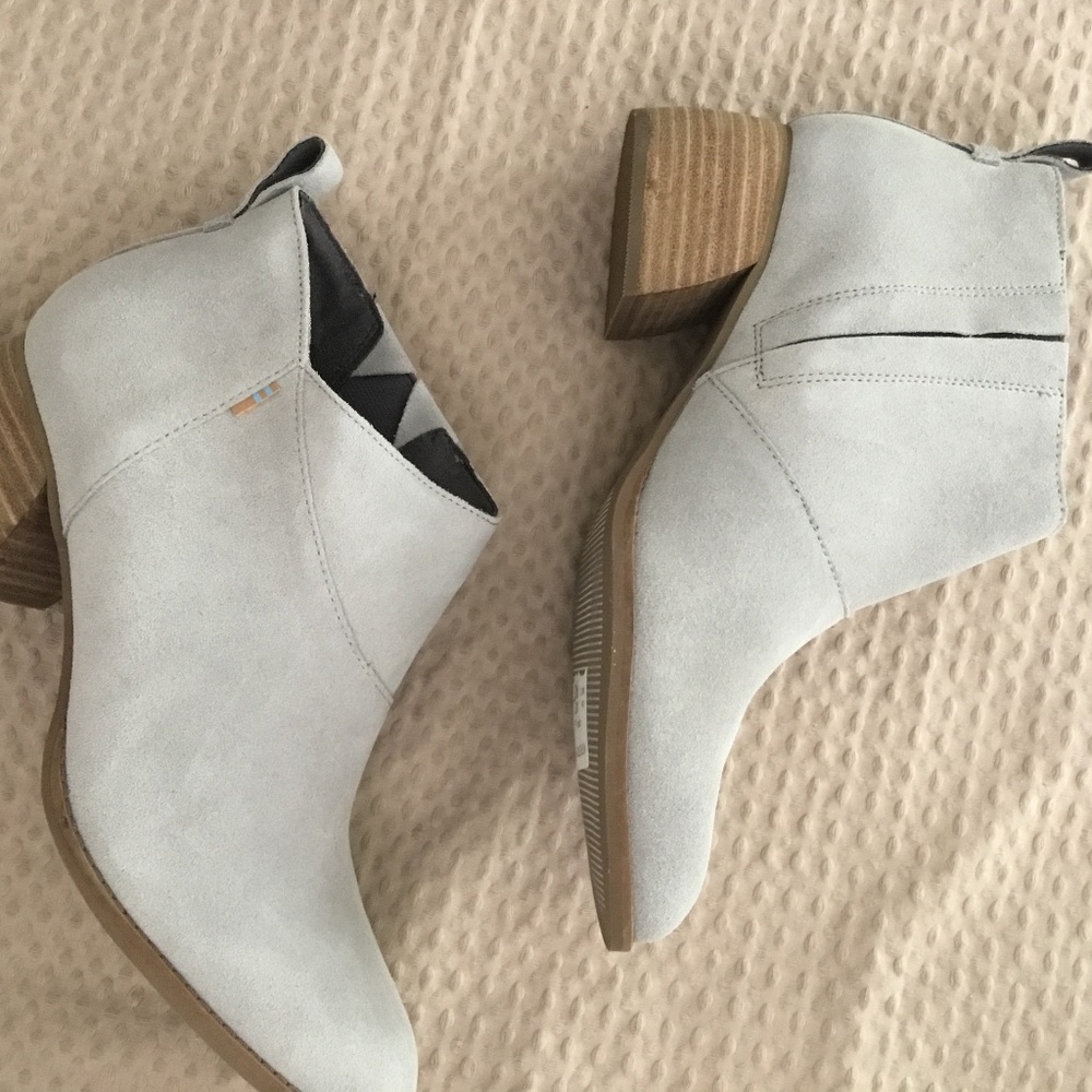 NWT TOMS SUEDE BOOTIE